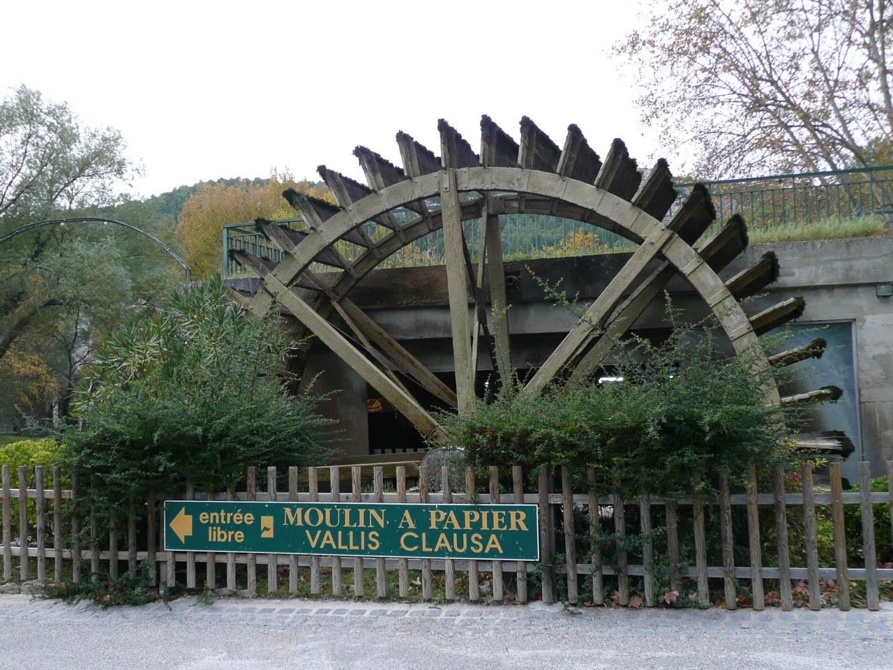 P1190748 moulin à papier